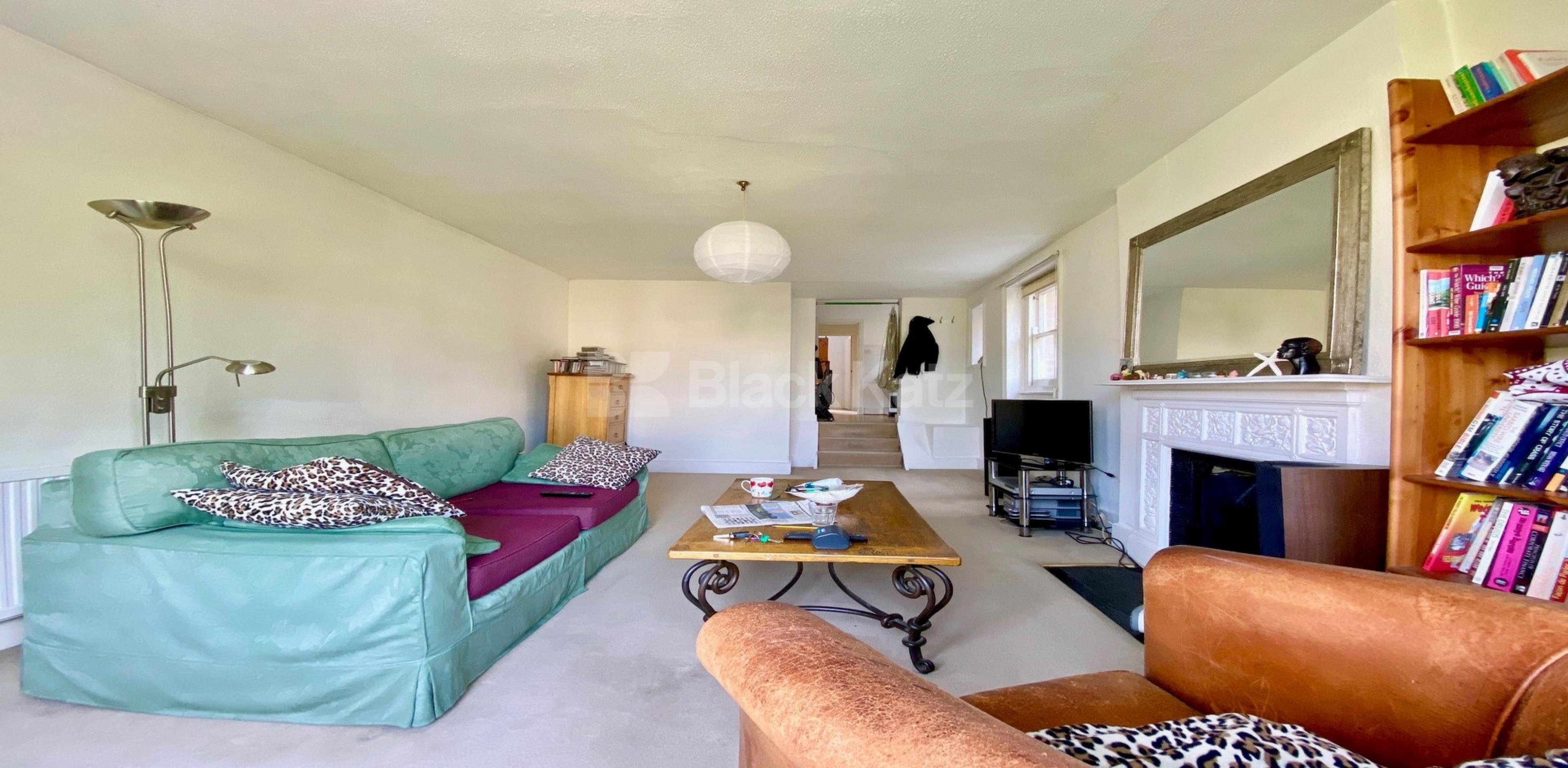 			VIRTUAL TOUR AVAILABLE!, 2 Bedroom, 1 bath, 1 reception Flat			 Church Lane, Hornsey N8